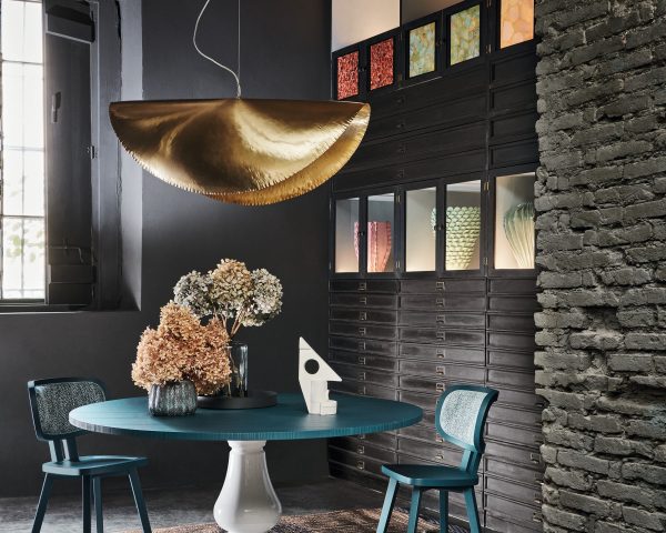Lampada in ottone martellato