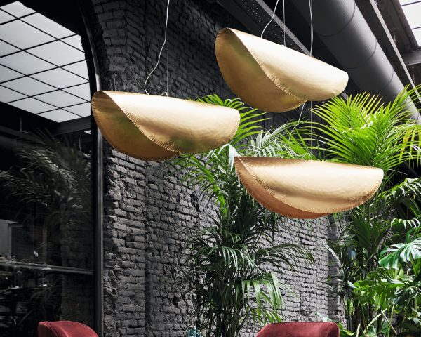 Lampada in ottone martellato