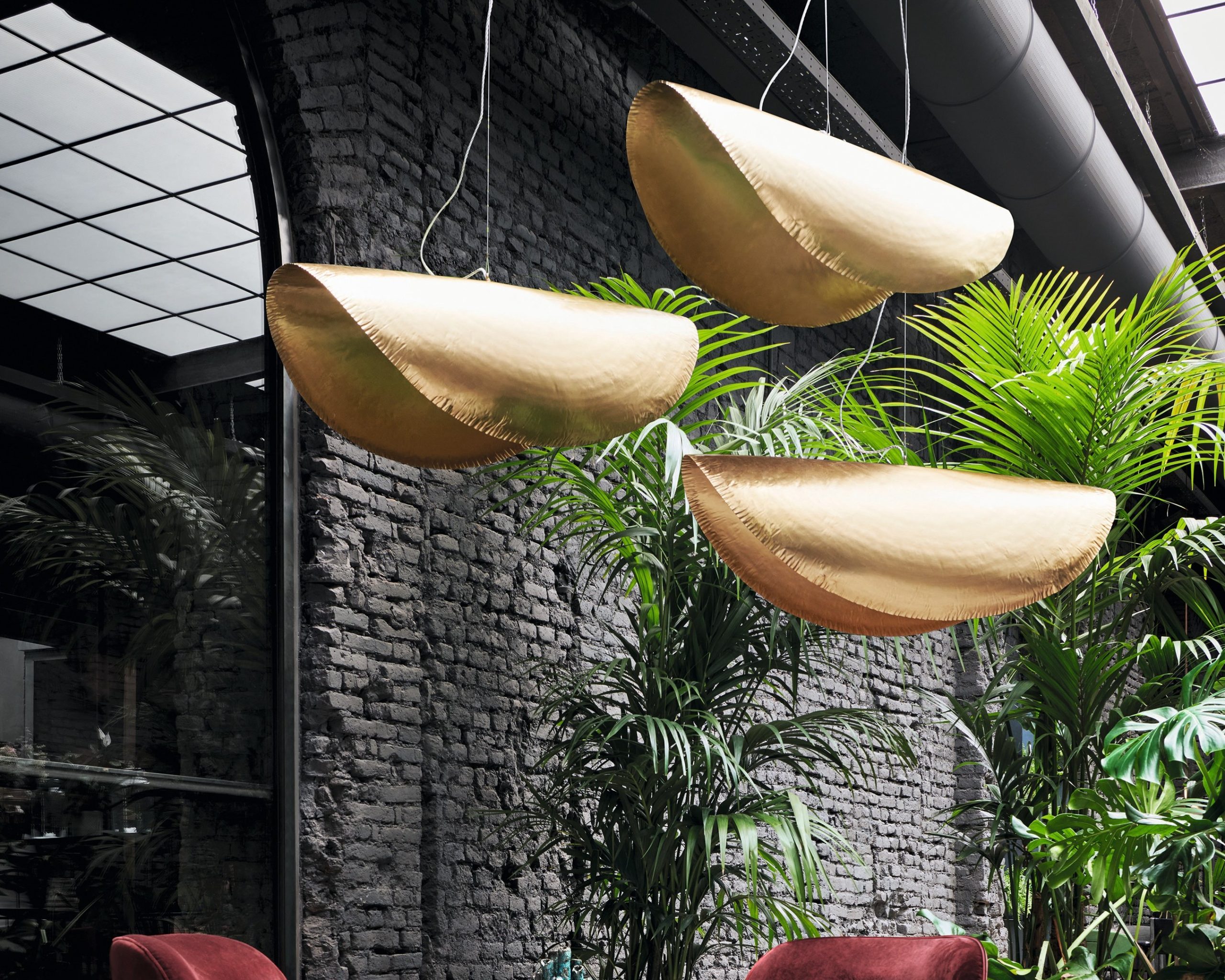 Lampada in ottone martellato