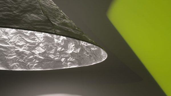 Sospensione conica in Tyvek stropicciato