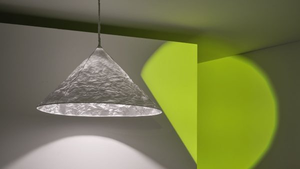 Sospensione conica in Tyvek stropicciato