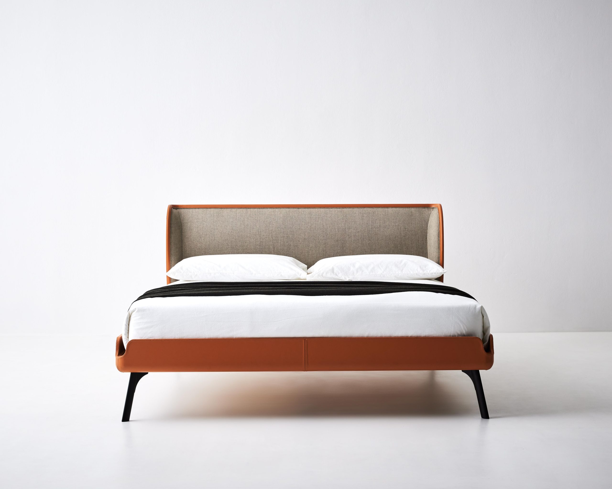 letto in cuoio